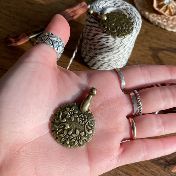 Thread Cutter Pendant