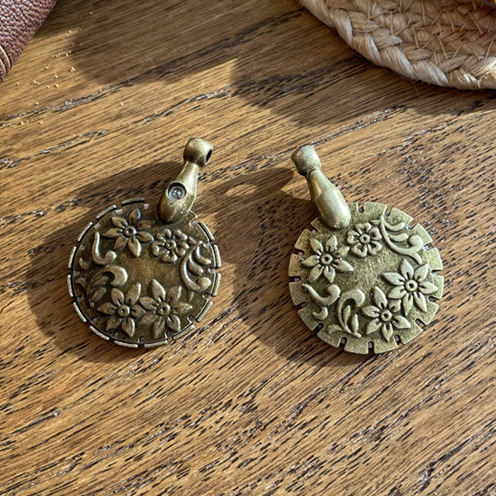 Thread Cutter Pendant